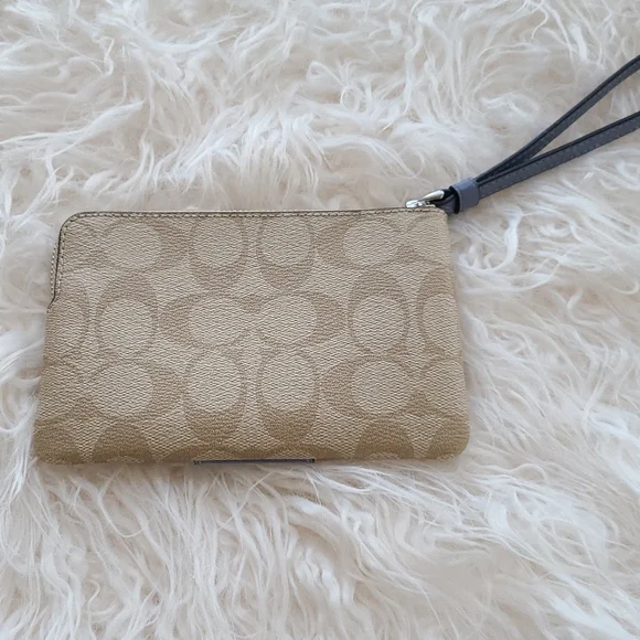 Coach wristlet - Picture 2 of 4